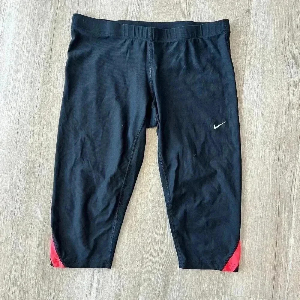 Womens Nike Dri-Fit Black Capri Leggings - L